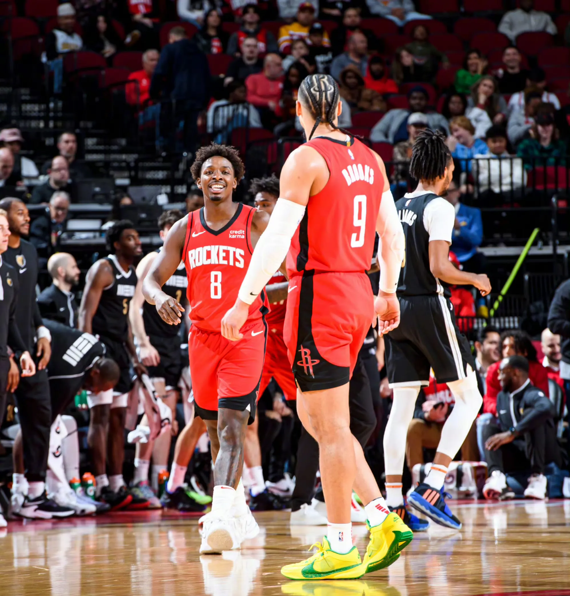 英雄联盟台服官网-冲刺阶段突围战来临，休斯敦火箭围绕足总杯外线爆发，质疑声仍在，临场指挥获称赞的简单介绍