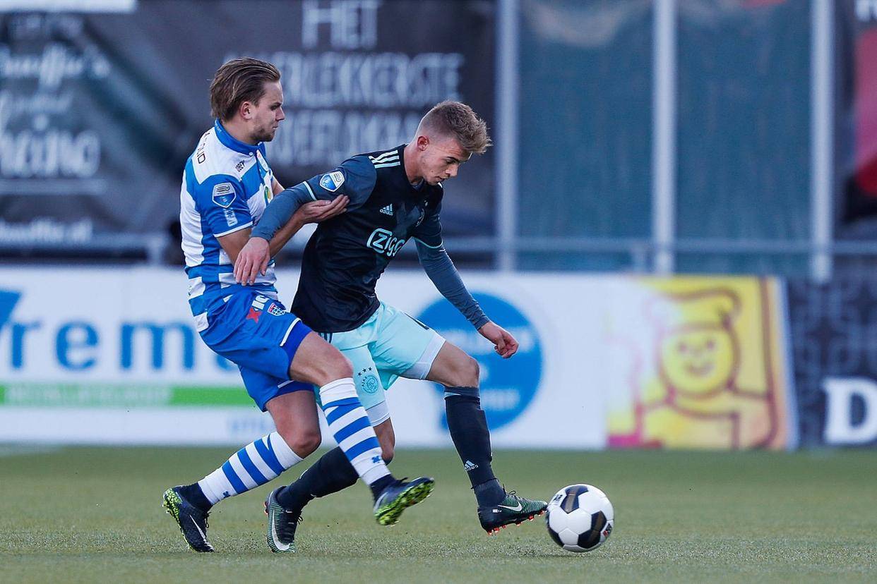 LOL台服安装教程-包含纽卡斯尔加时末段门线救险斯图加特止住颓势备战欧联之后，清晨新疆广汇备战荷甲的词条